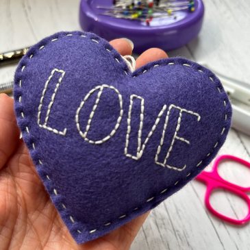 Tutorial – how to stitch a simple heart decoration